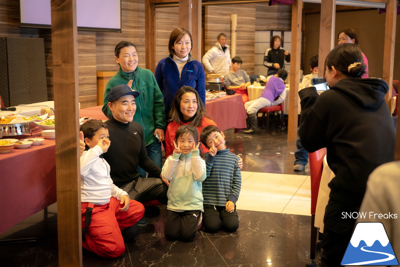 たくさん滑って、いっぱい食べて☆楽しいイベントが帰ってきた！ めもるホールディングス presents プロスキーヤー・井山敬介さんと行く『雪育ツアー』2024 in 恵庭｜ダイナスティスキーリゾート